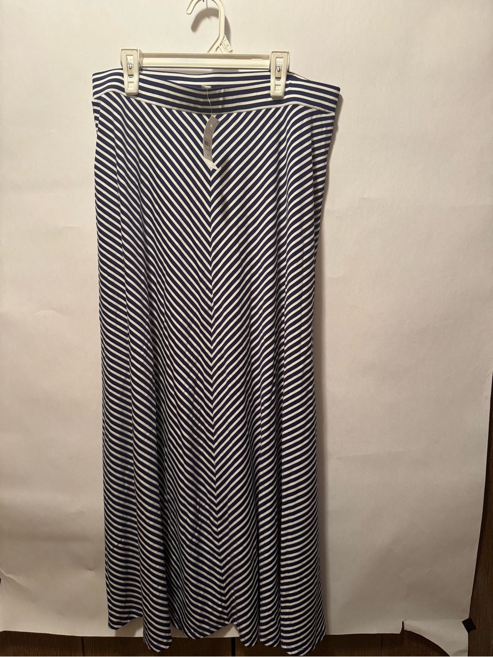 LOFT Navy and White Striped stretch poly knit maxi skirt NWT sz medium